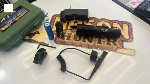 ŞARJÖRLÜ TÜFEK FENERİ 22MM RAYLI TAKTİK FENER HASTAKTİK